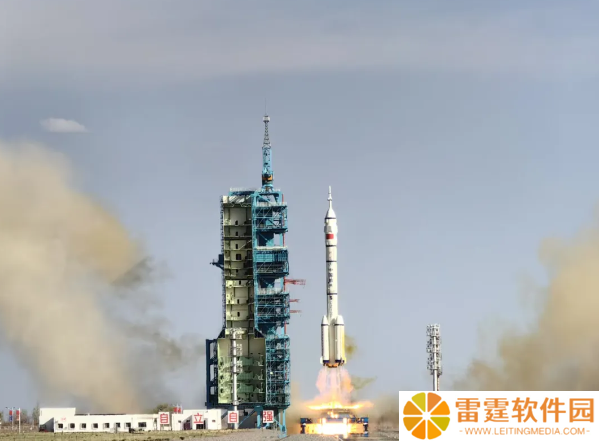 神舟二十号载人飞船与空间站组合体完成自主快速交会对接