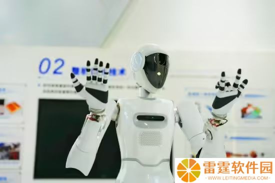 美的自研人形机器人下月进厂“打工”，下半年进门店当“销售”