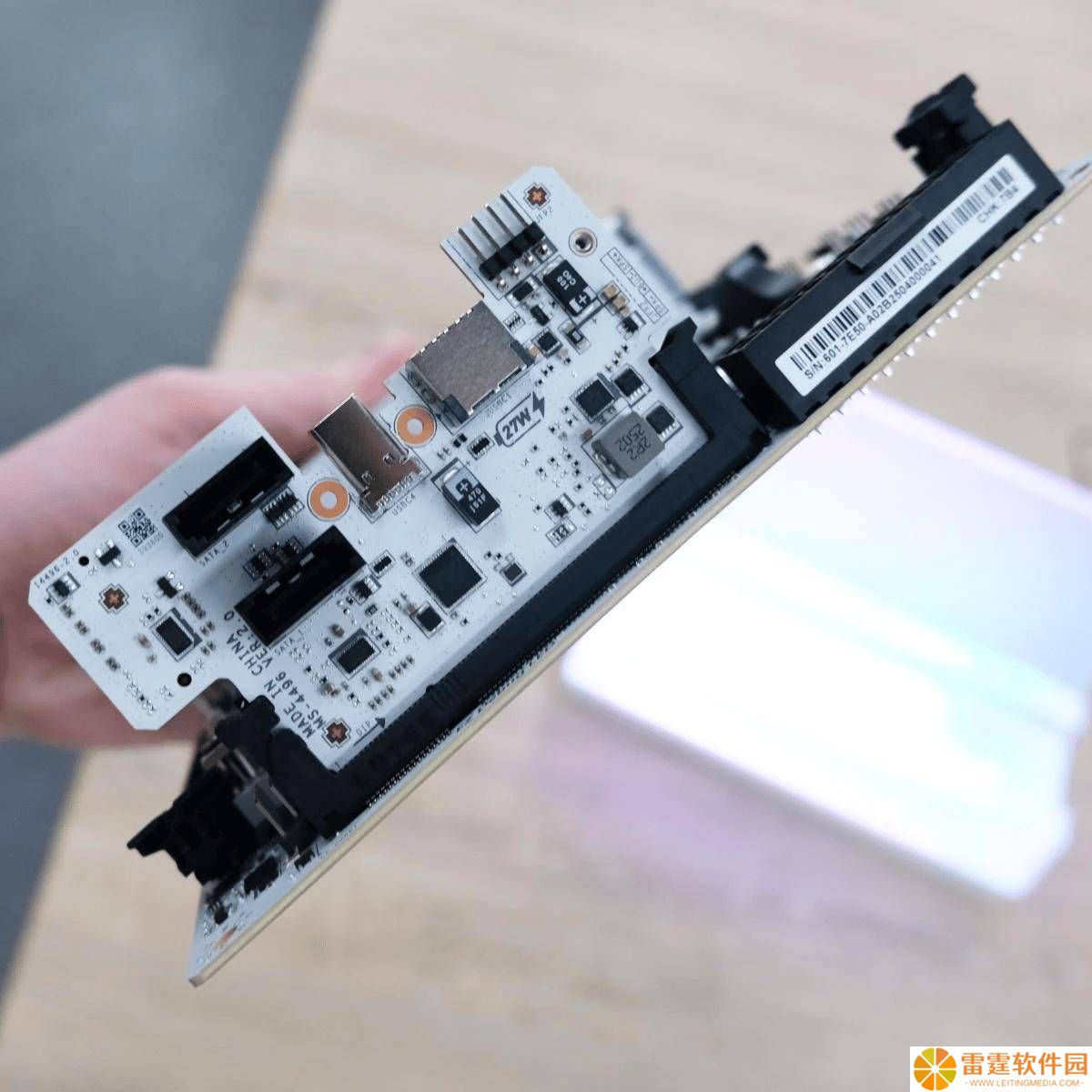 微星MPG X870I主板亮相：ITX设计，雷电4接口+专属扩展槽来袭