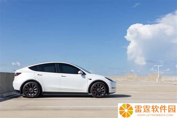 特斯拉副总裁：全面安全设计，让每款车型都成为守护者