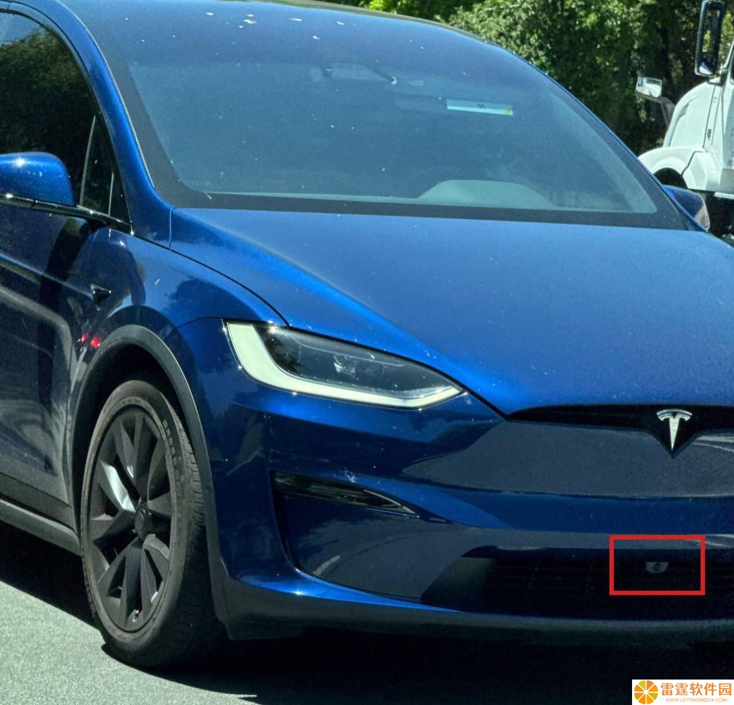 2026款特斯拉Model X谍照出炉，新造型轮毂与灰蓝车漆引关注