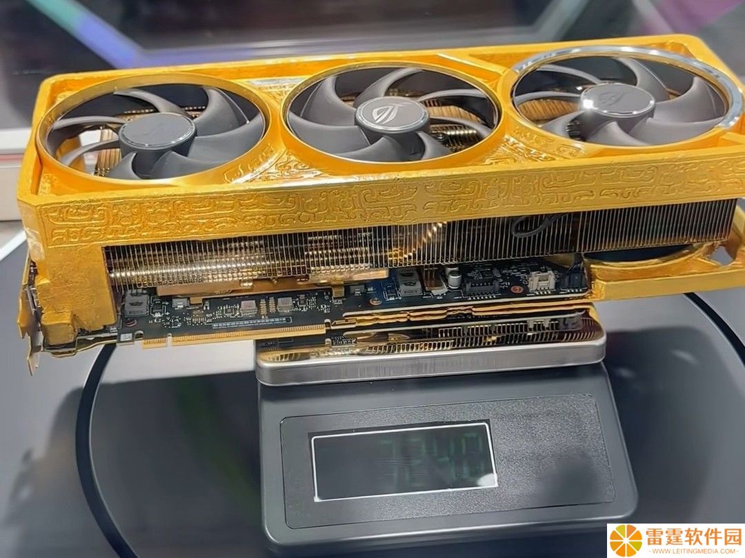 5kg 真金打造 500 万元“卡皇”，华硕展示 ROG 夜神 RTX 5090 D 黄金显卡