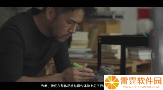 借着这部机甲游戏，他想聊聊人类的未来