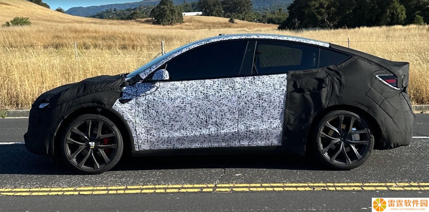 特斯拉新 Model Y Performance 原型路测图曝光