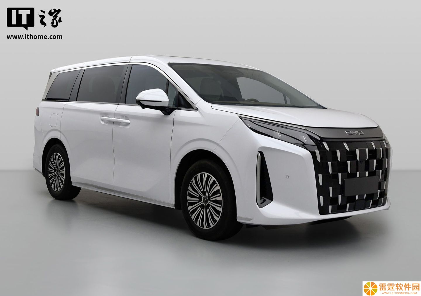 比亚迪 M9 亮相墨西哥，在当地引入首款混动 MPV